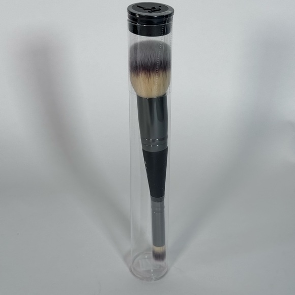 New NIB iT Cosmetics HEAVENLY LUXE™ COMPLEXION PERFECTION BRUSH #7 - Picture 2 of 3